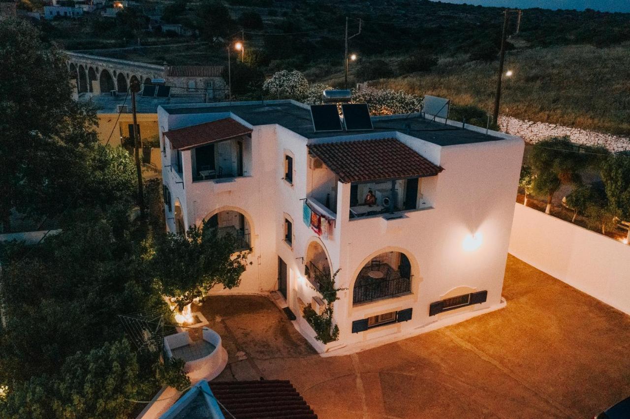 Theofilos Appartements 리바디 외부 사진